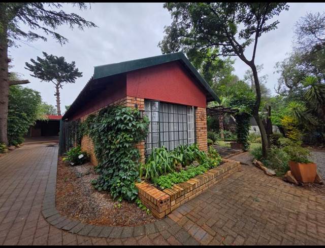 3 BEDROOM HOUSE FOR SALE IN HELIKONPARK